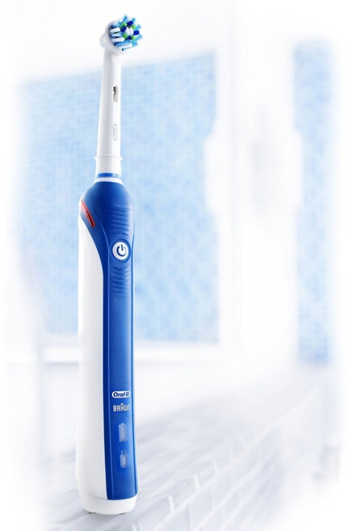 Oral-B Pro 4000 CrossAction Electric Rechargeable Toothbrush Handle